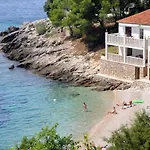 Apartment Seaside Secluded Apartments Cove Torac, Hvar - 581 Gdinj